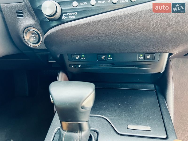 Седан Lexus ES 2021 в Киеве