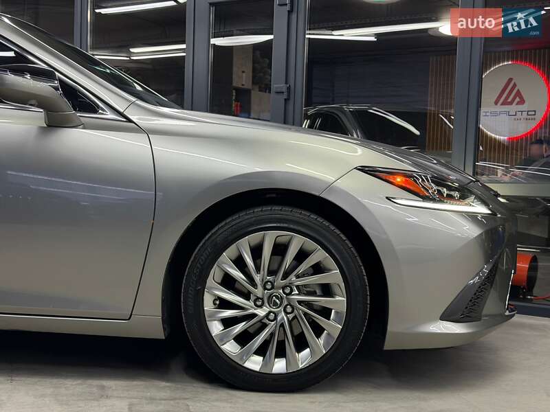 Седан Lexus ES 2019 в Одесі