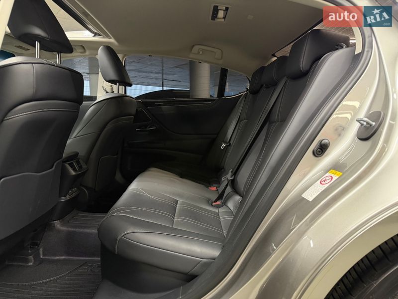 Седан Lexus ES 2019 в Одесі
