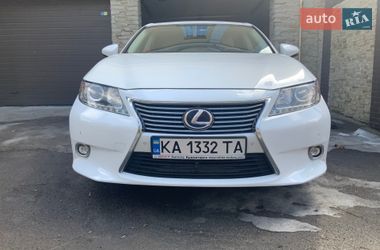 Седан Lexus ES 2015 в Киеве