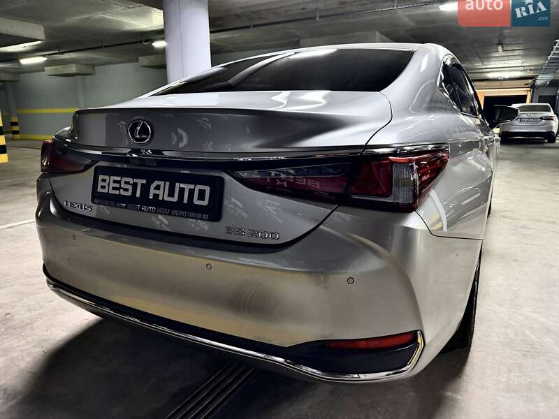 Седан Lexus ES 2022 в Киеве