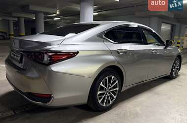 Седан Lexus ES 2022 в Киеве