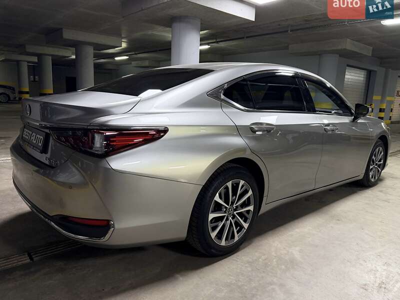Седан Lexus ES 2022 в Киеве