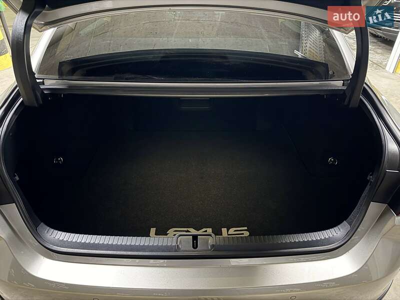 Седан Lexus ES 2022 в Киеве