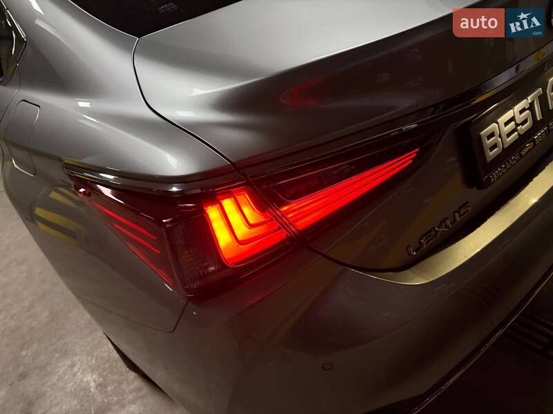 Седан Lexus ES 2022 в Киеве