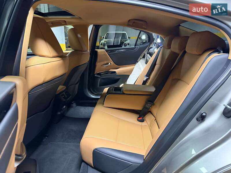 Седан Lexus ES 2022 в Киеве