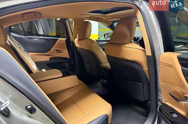 Седан Lexus ES 2022 в Киеве