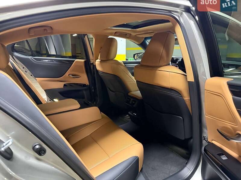 Седан Lexus ES 2022 в Киеве