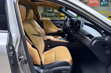 Седан Lexus ES 2022 в Киеве