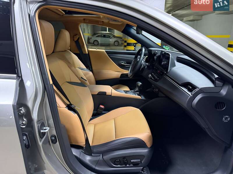Седан Lexus ES 2022 в Киеве