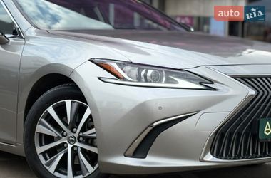 Седан Lexus ES 2020 в Киеве
