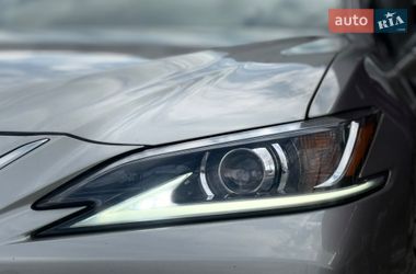 Седан Lexus ES 2020 в Киеве
