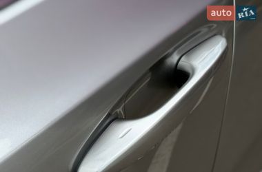 Седан Lexus ES 2020 в Киеве