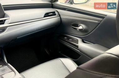 Седан Lexus ES 2020 в Киеве