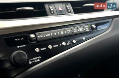Седан Lexus ES 2020 в Киеве