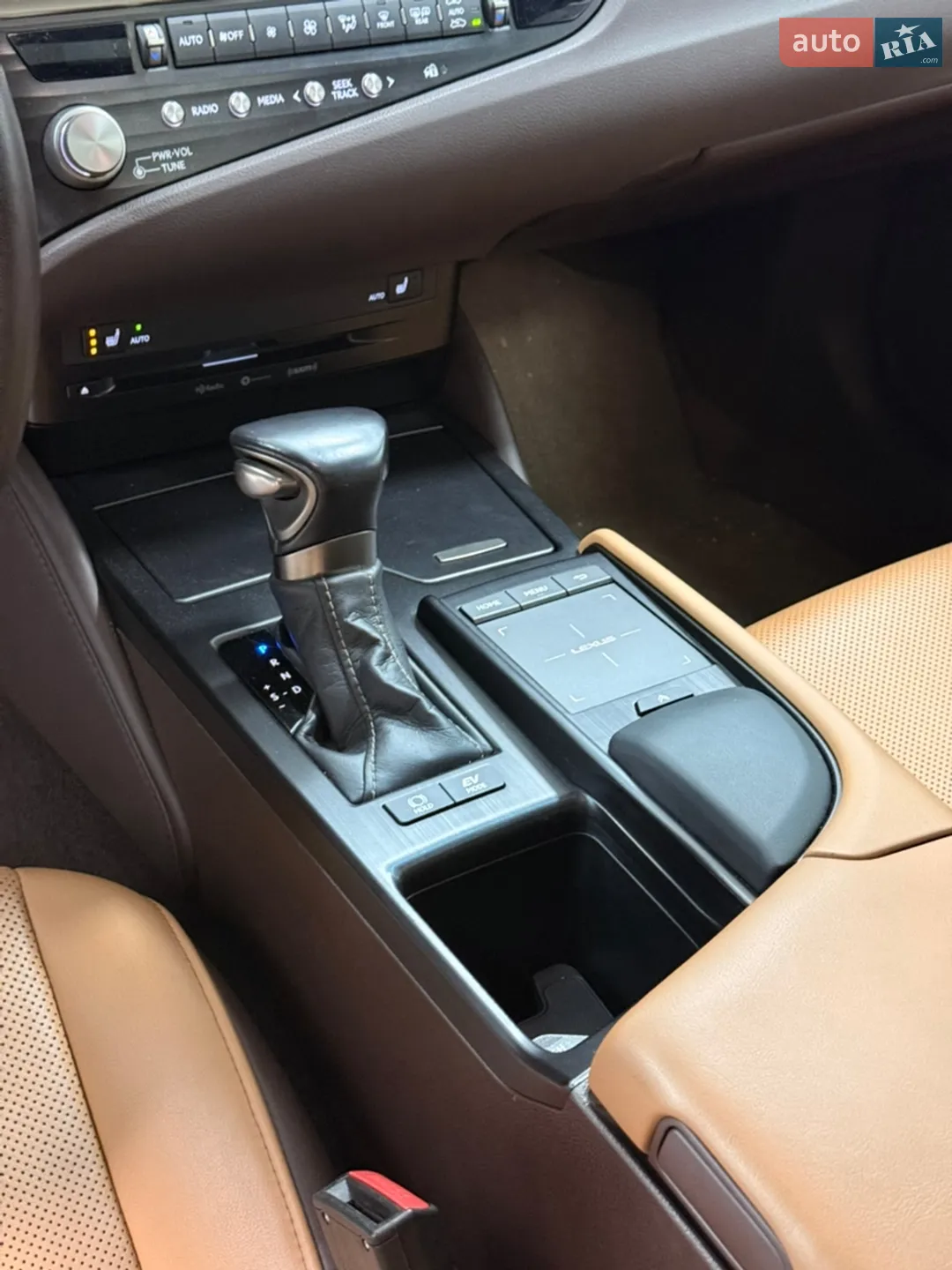 2020 Lexus ES - мініатюра 18