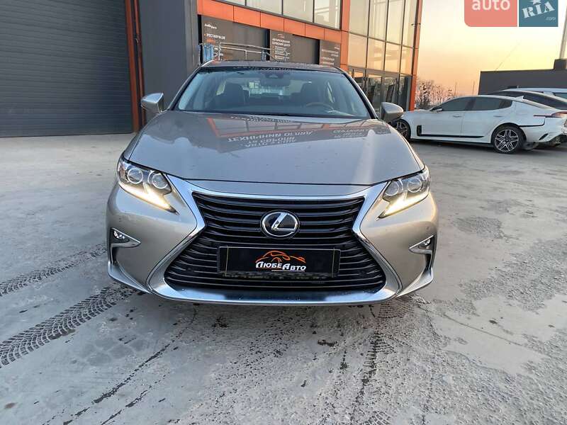 Седан Lexus ES 2017 в Львове