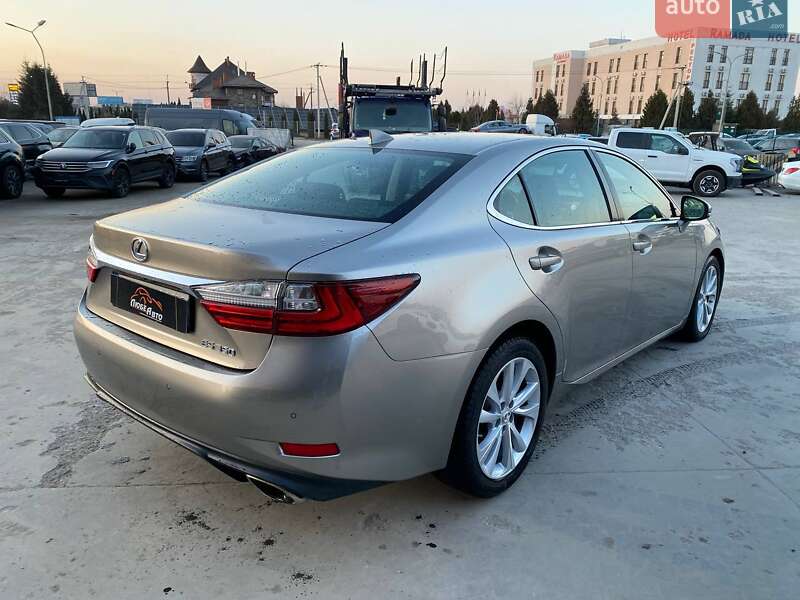 Седан Lexus ES 2017 в Львове