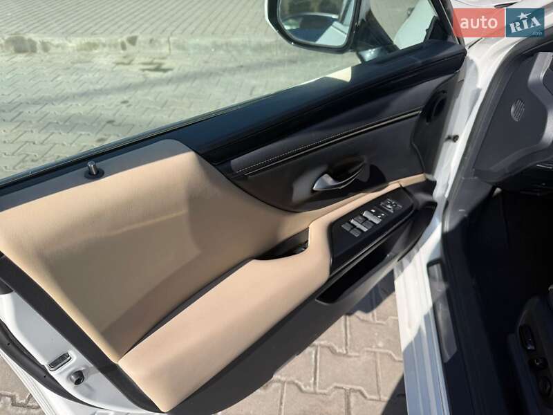 Седан Lexus ES 2021 в Киеве
