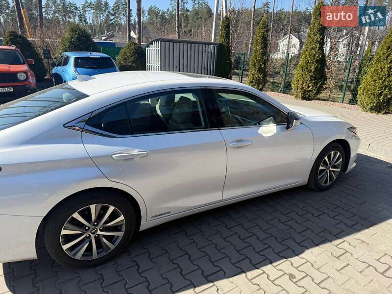 Седан Lexus ES 2021 в Киеве