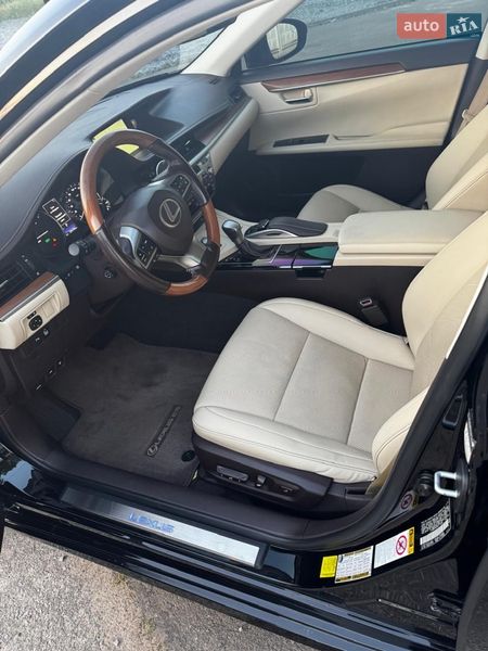 Седан Lexus ES 2015 в Житомире