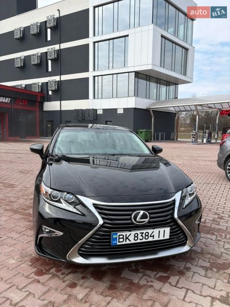 Седан Lexus ES 2015 в Рівному
