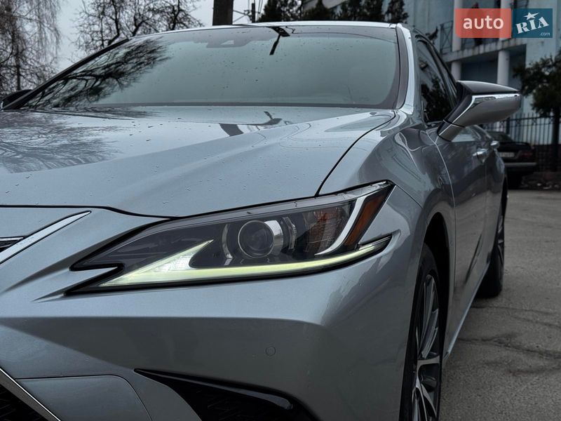 Седан Lexus ES 2023 в Киеве