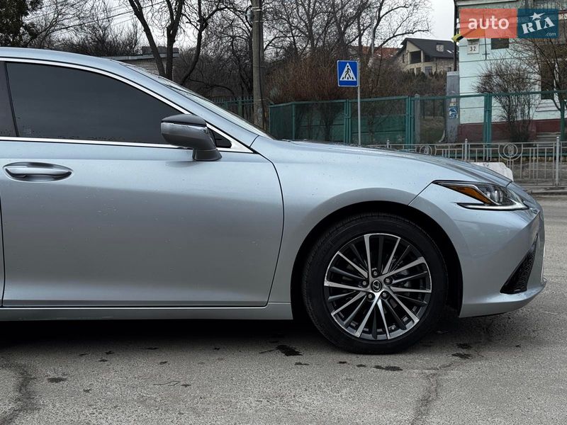 Седан Lexus ES 2023 в Киеве