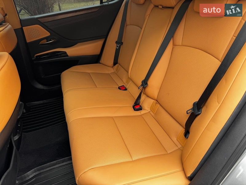 Седан Lexus ES 2023 в Киеве