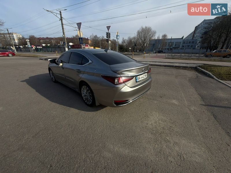 Седан Lexus ES 2018 в Кропивницком