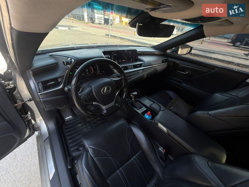 Седан Lexus ES 2018 в Кропивницком