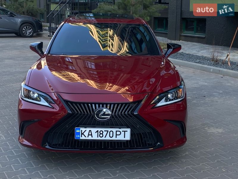 Седан Lexus ES 2019 в Киеве