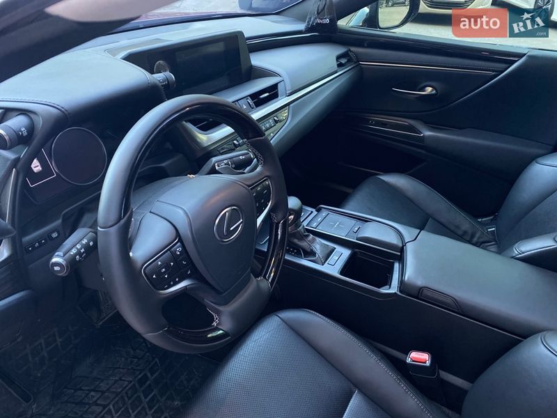 Седан Lexus ES 2019 в Киеве