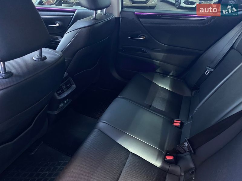 Седан Lexus ES 2019 в Киеве