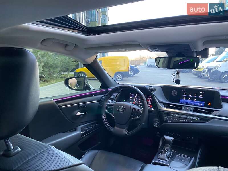 Седан Lexus ES 2019 в Киеве