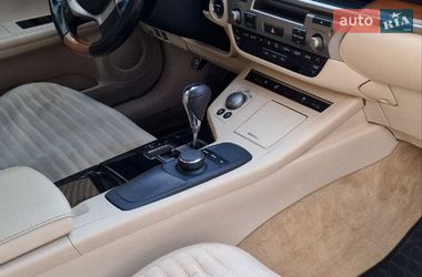 Седан Lexus ES 2015 в Кривом Роге