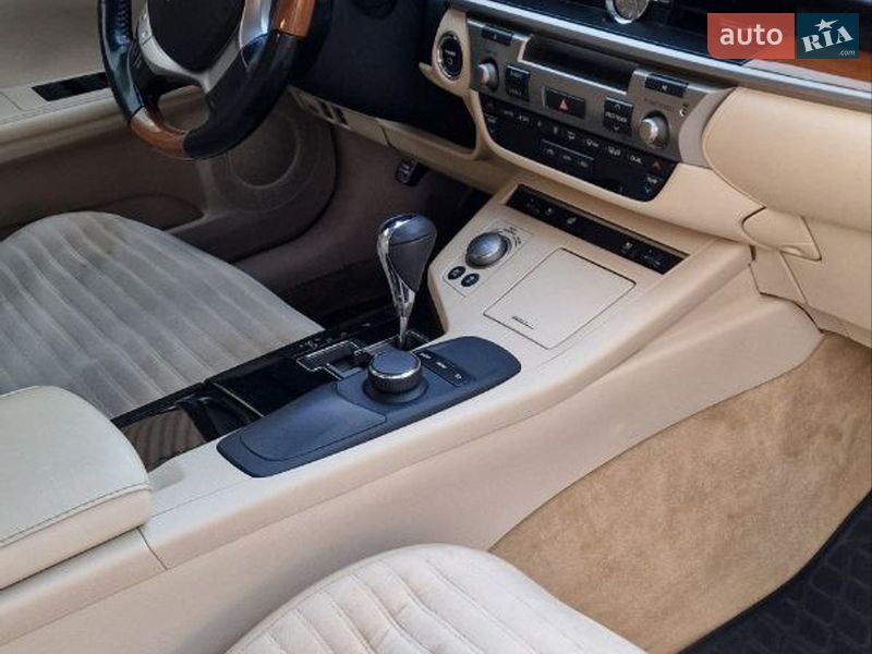 Седан Lexus ES 2015 в Кривом Роге