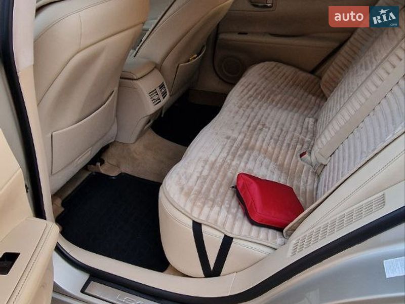 Седан Lexus ES 2015 в Кривом Роге