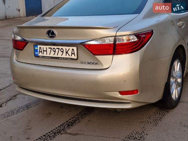 Седан Lexus ES 2015 в Кривом Роге
