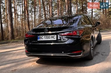 Седан Lexus ES 2020 в Новояворовске