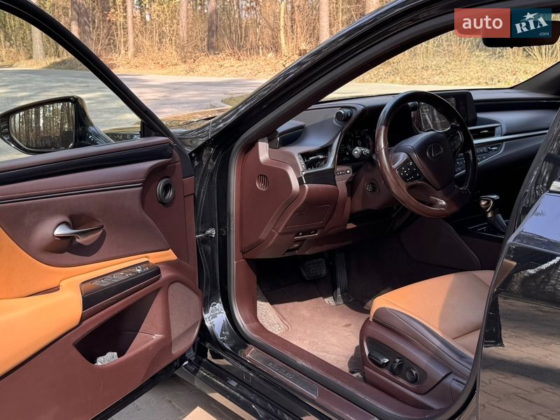 Седан Lexus ES 2020 в Новояворовске