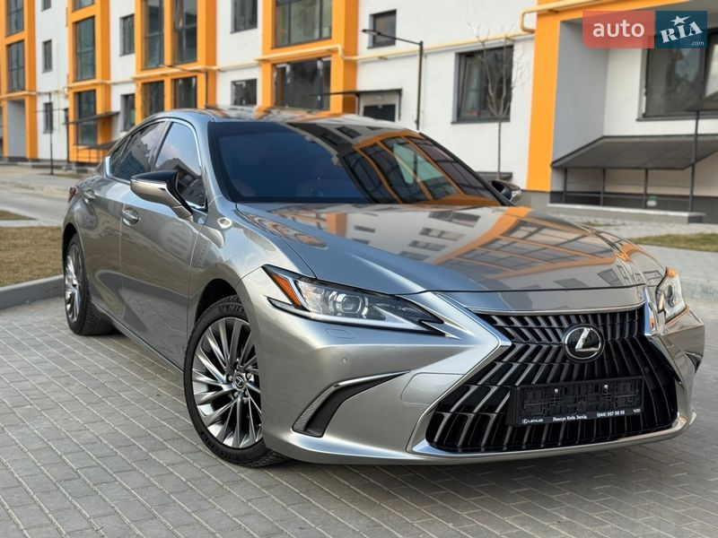 Седан Lexus ES 2023 в Виннице