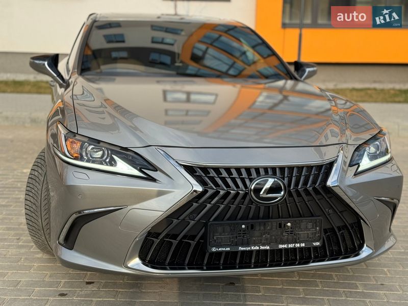 Седан Lexus ES 2023 в Виннице