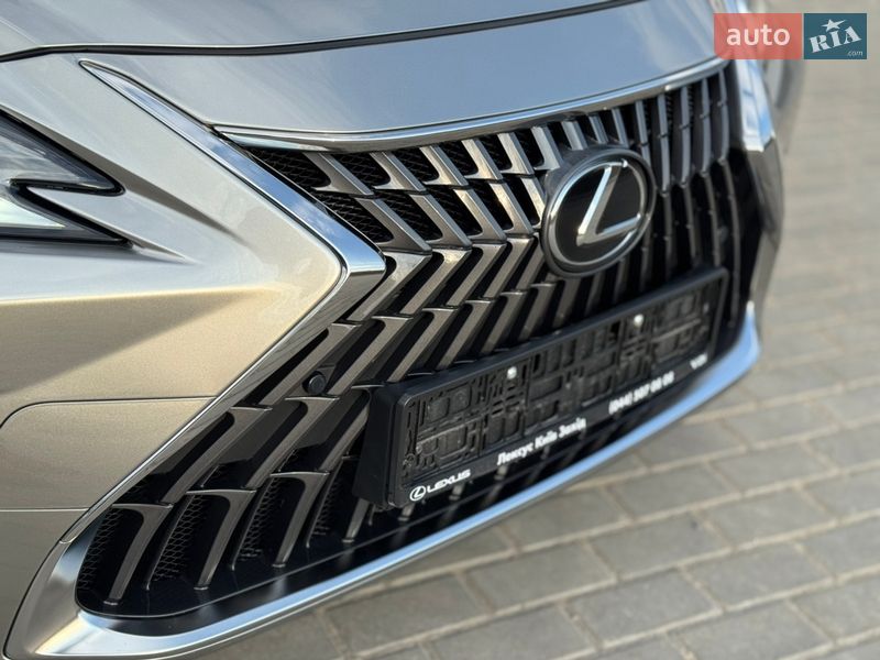 Седан Lexus ES 2023 в Виннице