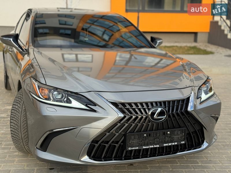 Седан Lexus ES 2023 в Виннице
