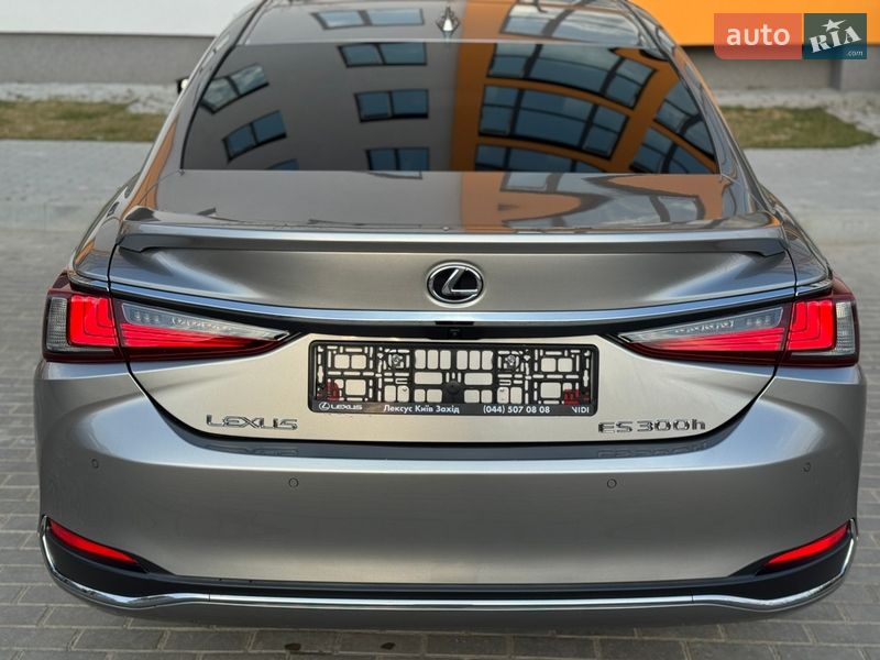 Седан Lexus ES 2023 в Виннице
