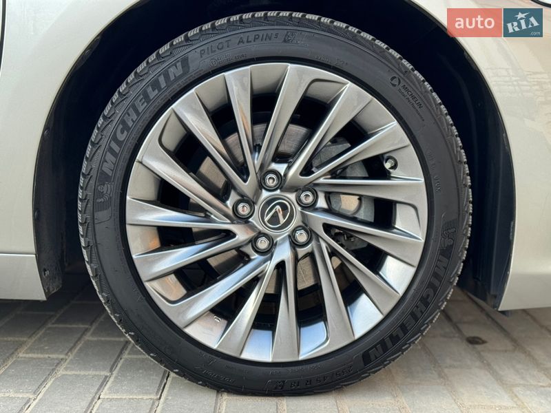 Седан Lexus ES 2023 в Виннице