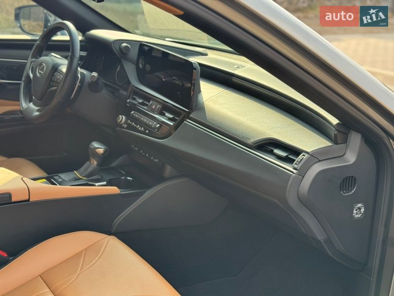 Седан Lexus ES 2023 в Виннице