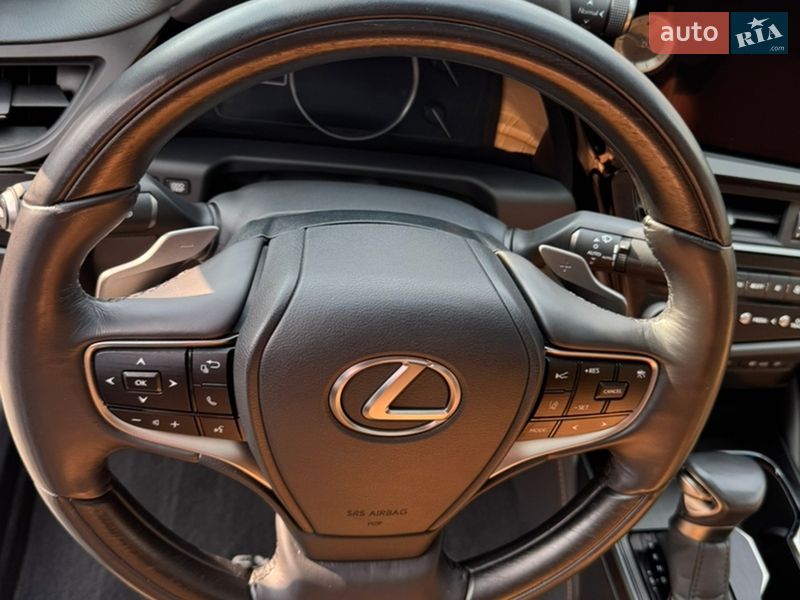 Седан Lexus ES 2023 в Виннице