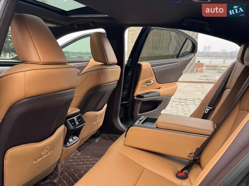 Седан Lexus ES 2018 в Києві фото 39 Седан Lexus ES 2018 в Києві